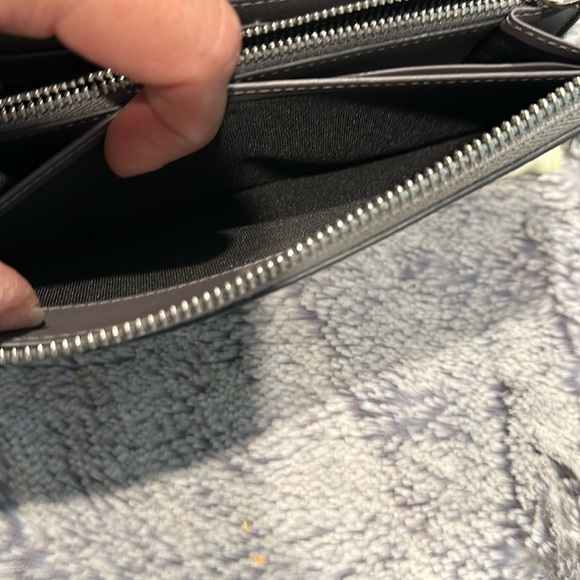 Burberry LG Zig Branded Wallet, w/5 pockets & 12 card slots - Picture 6 of 8